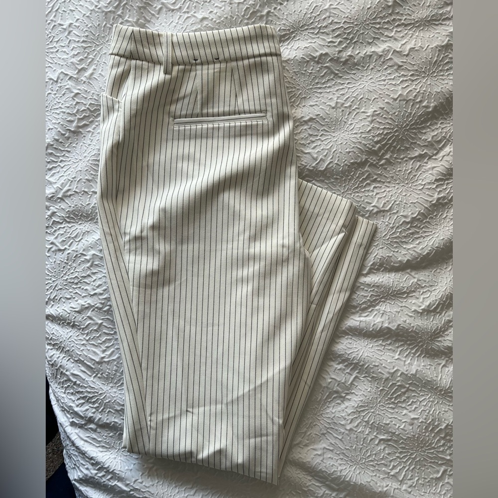 NWOT. Express Super Soft Twill Skinny High Rise pant